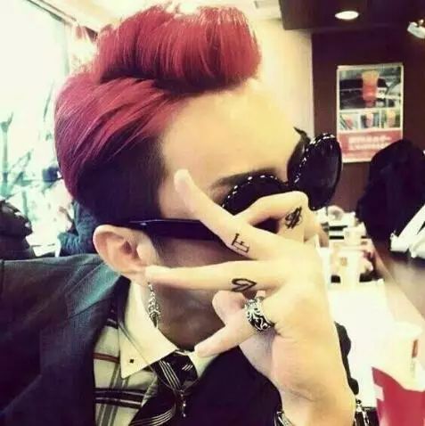 娱乐圈好看的纹身明星_韩国明星纹身含义_李孝利纹身图案